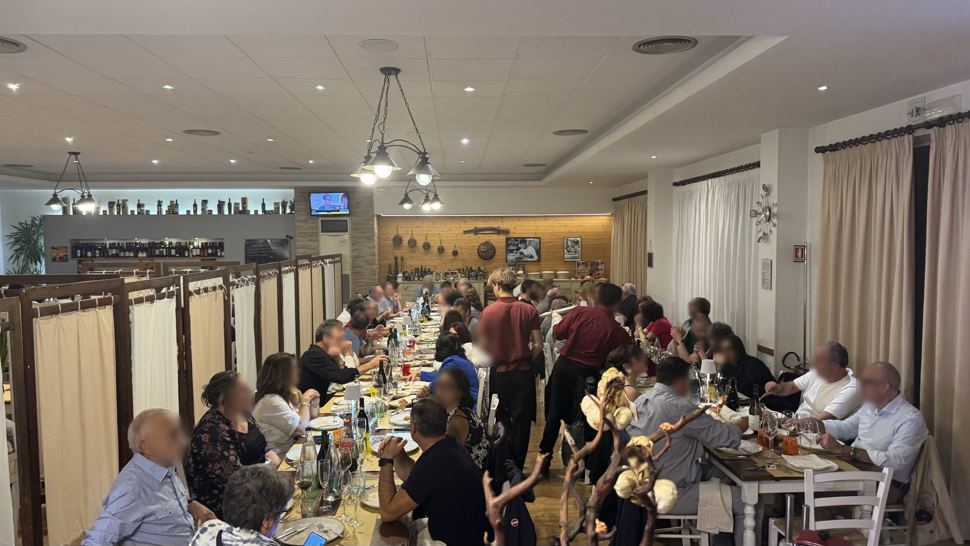 Tavolata conviviale alla Locanda